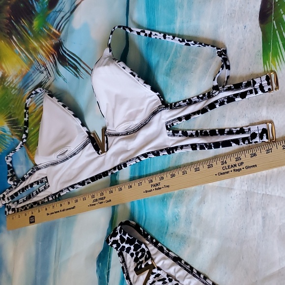 Victoria's Secret 2pc. Bikini swimsuit size XL - Picture 7 of 7